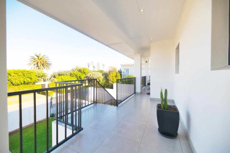 9 Bedroom Property for Sale in Westcliff Western Cape